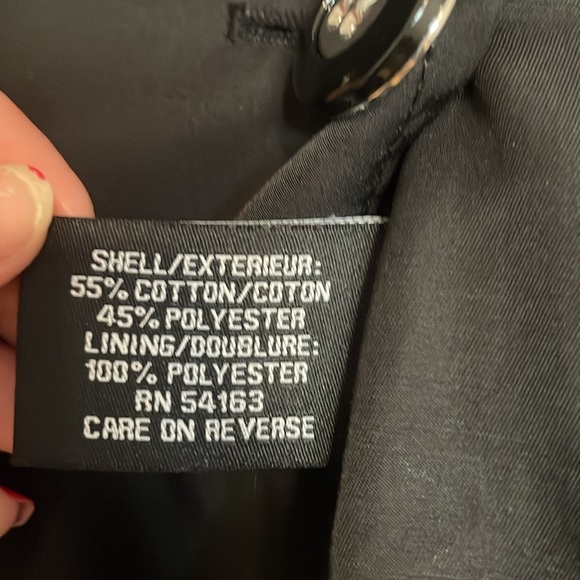 Guess womens light jacket with buttons. Jacket is size large. Great condition - Picture 6 of 7